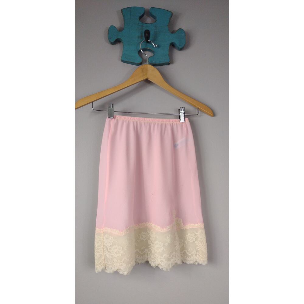 Vintage Bali Fischer Collection Pink Half Slip Medium Nylon Lace Hem